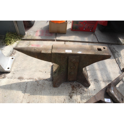 190 - A VINTAGE CAST IRON BLACKSMITHS ANVIL (H:32CM L:74CM) NO VAT