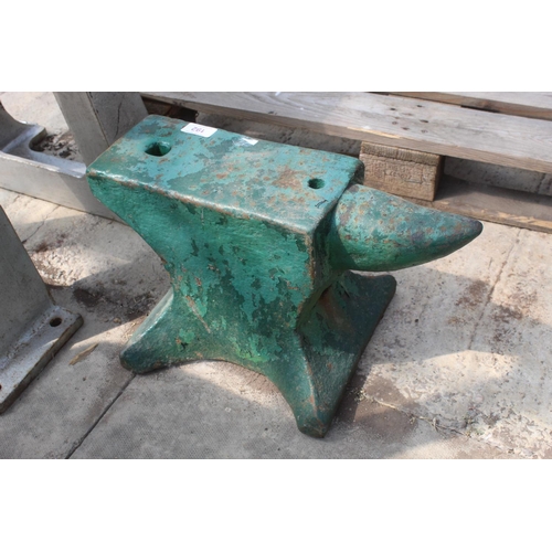 192 - A VINTAGE CAST IRON BLACKSMITHS ANVIL (H:30CM L:49CM) NO VAT