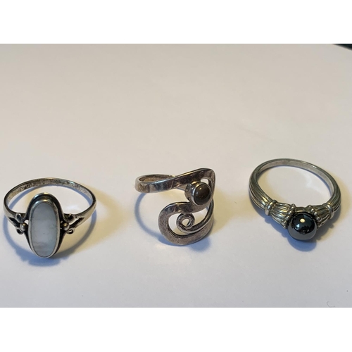 520 - FIVE SILVER RINGS