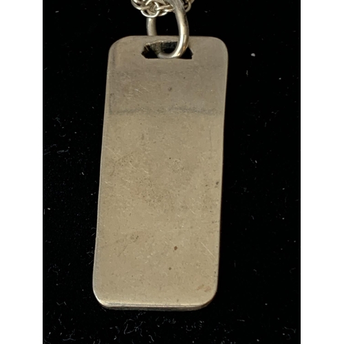 557 - A SILVER NECKLACE WITH INGOT IN A PRESENTATION BOX