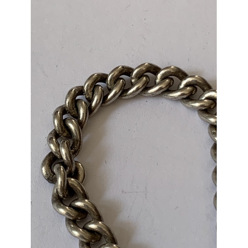 566 - A SILVER PADLOCK BRACELET