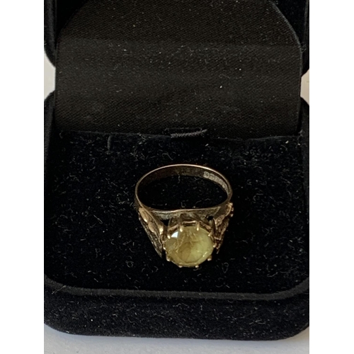 575 - A 9 CARAT GOLD DRESS RING WITH A YELLOW SOLITAIRE STONE SIZE L/M IN A PRESENTATION BOX