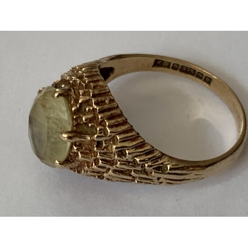 576 - A 9 CARAT GOLD DRESS RING WITH YELLOW SOLITAIRE STONE SIZE Q/R IN A BOX