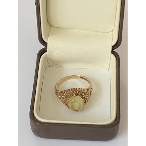 576 - A 9 CARAT GOLD DRESS RING WITH YELLOW SOLITAIRE STONE SIZE Q/R IN A BOX