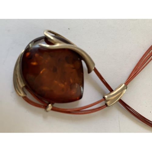 597 - A SILVER AND AMBER NECKLACE