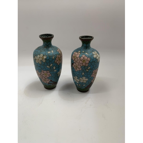 113 - A PAIR OF METAL VASES WITH ORIENTAL STYLE FLORAL DECORATION HEIGHT 12CM