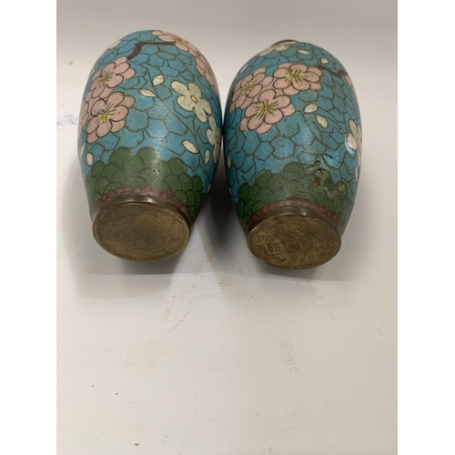 113 - A PAIR OF METAL VASES WITH ORIENTAL STYLE FLORAL DECORATION HEIGHT 12CM