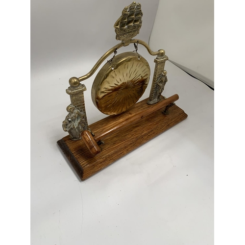 123 - A VICTORIAN BRASS GONG AND HAMMER ON AN OAK BASE WITH HMS VICTORY MOTIF