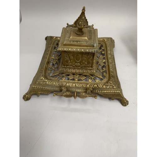 128 - AN ART NOUVEAU STYLE BRASS INKWELL WITH LETTER RACK PLUS AN ORNATE BRASS INKWELL