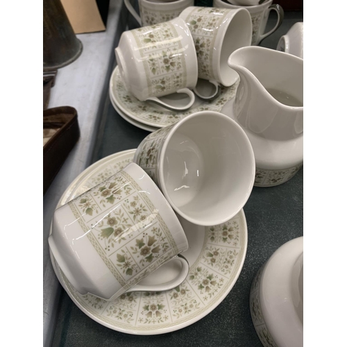 142 - A ROYAL DOULTON 'SAMARRA' PART TEASET TO INCLUDE CUPS, SAUCERS AND CREAM JUGS