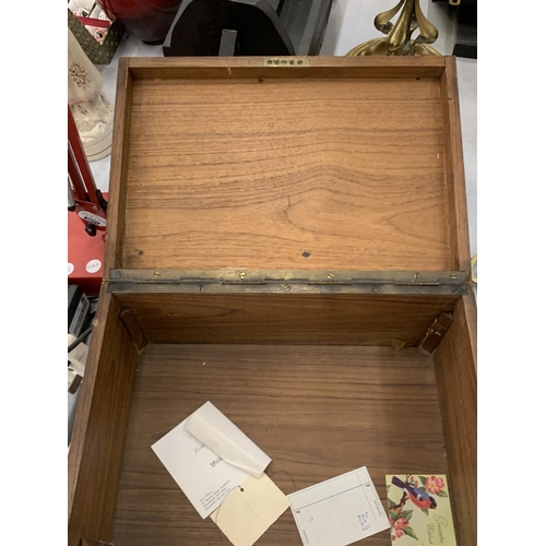 189 - A VINTAGE MAHOGANY STATIONERY/WORK BOX