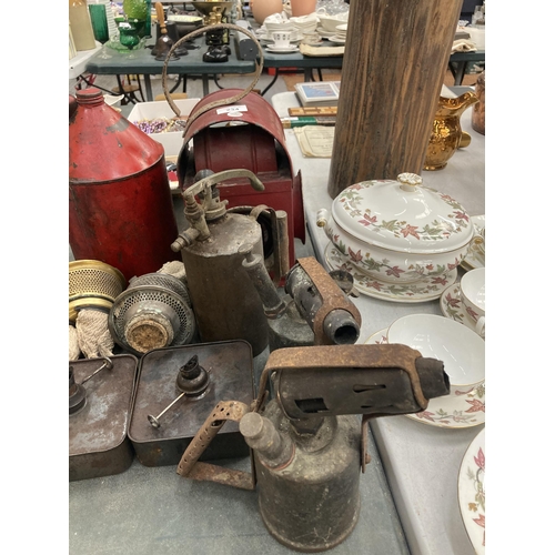 234 - A MIXED LOT OF VINTAGE METAL ITEMS, GAS CAN, BLOW TORCHES, LANTERN ETC