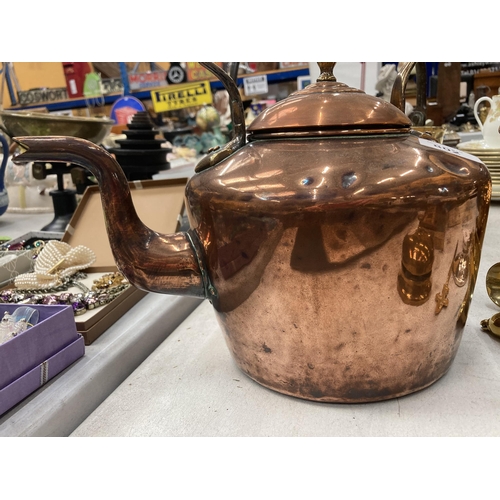 802 - A VINTAGE COPPER KETTLE WITH ACORN FINIAL