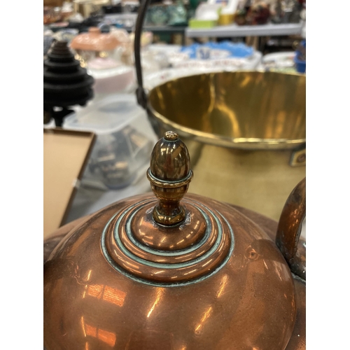 802 - A VINTAGE COPPER KETTLE WITH ACORN FINIAL