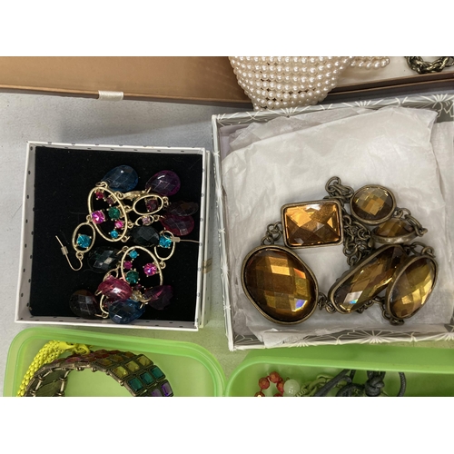 804 - A LARGE MIXED LOT OF COSTUME JEWELLERY TO INCLUDE BOXED ITEMS ETC