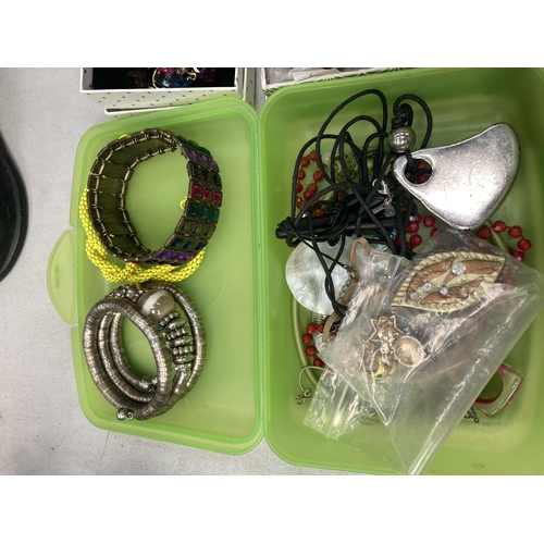 804 - A LARGE MIXED LOT OF COSTUME JEWELLERY TO INCLUDE BOXED ITEMS ETC