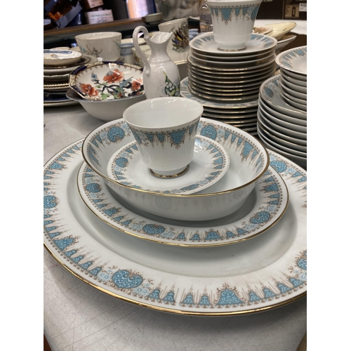 824 - A NORITAKE JAPANESE 'BLUETIDE' PATTERN TEA / DINNER SERVICE