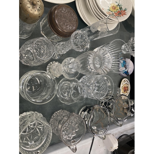 837 - A COLLECTION OF CUT GLASS ITEMS, ART GLASS PAPERWEIGHT ETC