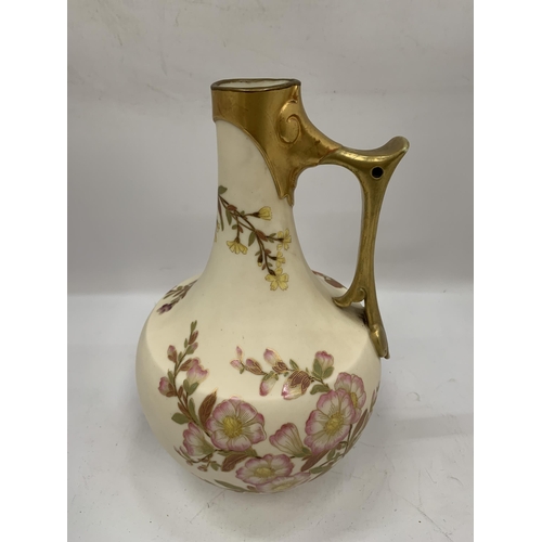 17 - A ROYAL WORCESTER BLUSH IVORY HAND PAINTED JUG, HEIGHT 27CM