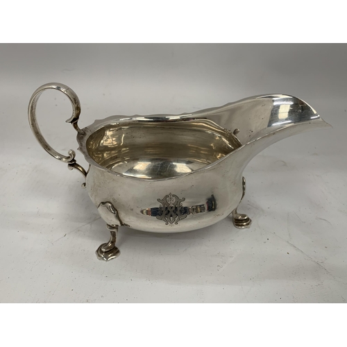 27 - A HALLMARKED SILVER SAUCE / GRAVY BOAT ON HOOF DESIGN FEET