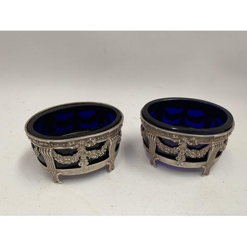 31 - A PAIR OF .925 STAMPED SILVER OPEN SALTS WITH BLUE GLASS LINERS