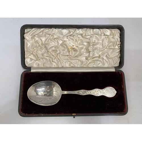 37 - A 1906 HALLMARKED SILVER SERVING SPOON IN CASE