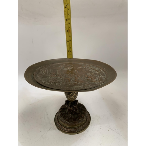 39 - A VINTAGE BRASS AND COPPER PEDESTAL COMPORT, HEIGHT 13CM