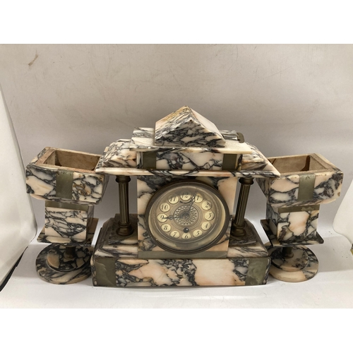 56 - A VINTAGE SLATE MARBLE MANTLE CLOCK WITH GARNITURES, WITH KEY