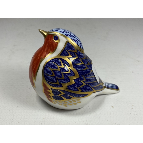 743 - A ROYAL CROWN DERBY ROBIN PAPERWEIGHT, NO STOPPER