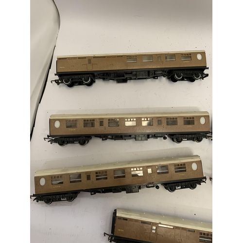 408 - SEVEN 00 GAUGE HORNBY LNER 1010 PASSENGER COACHES