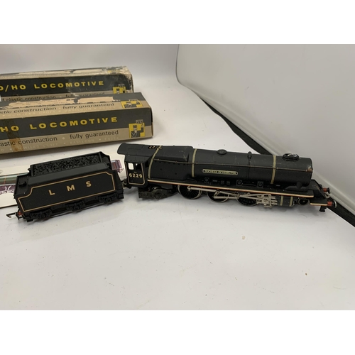 413 - TWO WRENN RAILWAYS 00 GAUGE LOCOMOTIVES - A 4-6-2 'DUCHESS OF HAMILTON' WITH TENDER AND A 4-6-2 'MAL... 