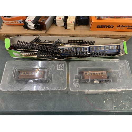 422 - VARIOUS N GAUGE ROLLING STOCK AND TRACK - FOUR LOCOMOTIVES, PASSENGER AND FREIGHT CARRIAGES