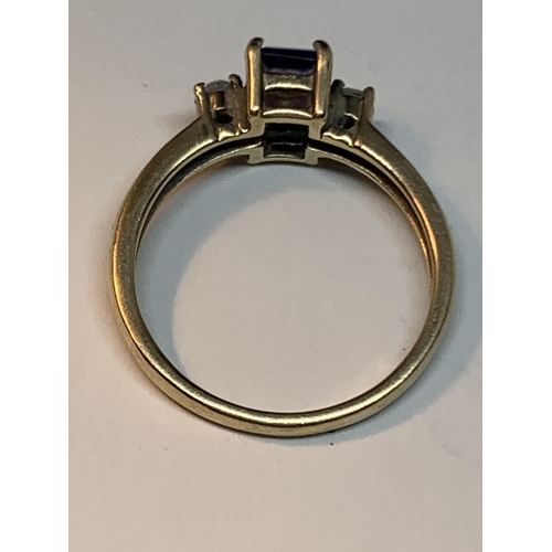 514 - A 9 CARAT GOLD RING WITH A SQUARE AMETHYST WITH A CUBIC ZIRCONIA EACH SIDE SIZE P