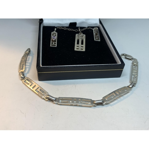 650 - A SILVER MACINTOSCH NECKLACE, EARRING AND BRACELET SET WITH A PRESENTATION BOX