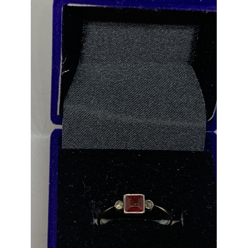 654 - A 9 CARAT GOLD AND SILVER RING WITH SQUARE RED STONE SIZE Q WITH A PRESENTATION BOX