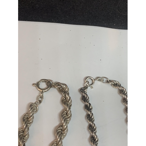 656 - A SILVER ROPE NECKLACE AND BRACELET