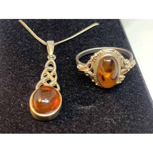 658 - A SILVER NECKLACE WITH AMBER PENDANT AND MATCHING RING WITH A PRESENTATION BOX