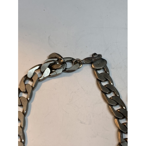 661 - A SILVER FLATLINK NECKLACE (LENGTH 20 INCHES) AND BRACELET