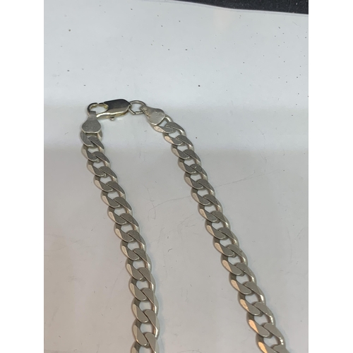 661 - A SILVER FLATLINK NECKLACE (LENGTH 20 INCHES) AND BRACELET