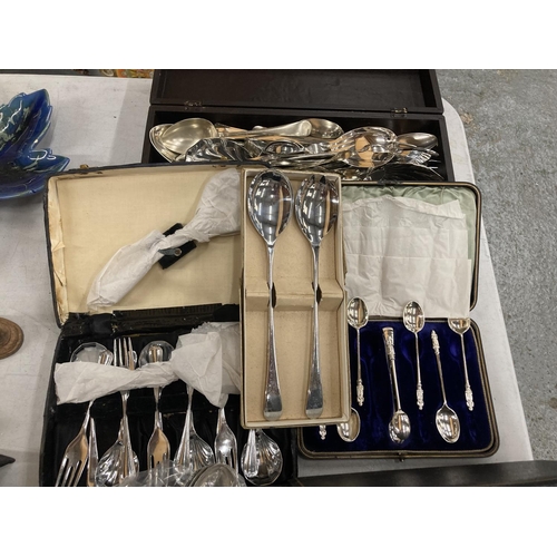 1075 - A GROUP OF SILVER PLATED FLATWARE, CASED ITEMS ETC