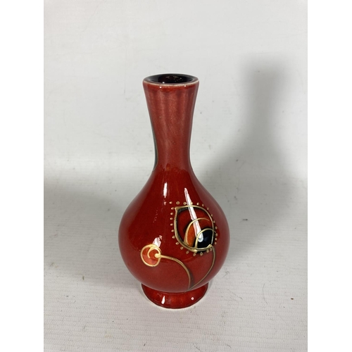 729 - AN ANITA HARRIS TRIAL VASE HANDPAINTED AND SIGNED IN GOLD