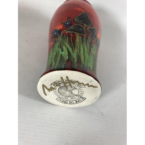 730 - AN ANITA HARRIS TOADSTOOLS VASE HAND PAINTED AND SIGNED IN GOLD