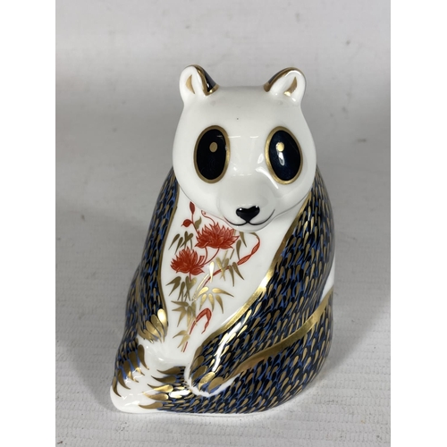 746 - A ROYAL CROWN DERBY IMARI PANDA WITH SILVER STOPPER