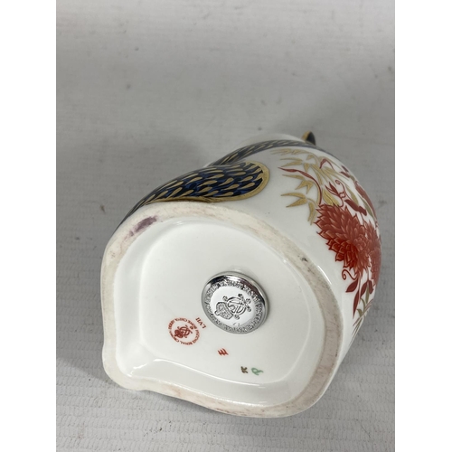 746 - A ROYAL CROWN DERBY IMARI PANDA WITH SILVER STOPPER