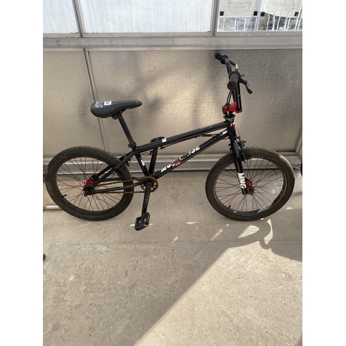 1683 - A MONGOOSE BMX STYLE BIKE