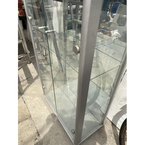 1690 - A GLASS SHOP DISPLAY UNIT WITH INTERNAL GLASS SHELVES