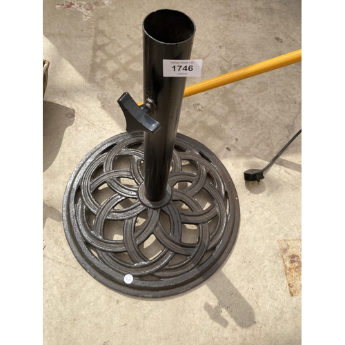 A DECORATIVE CAST IRON PARASOL BASE