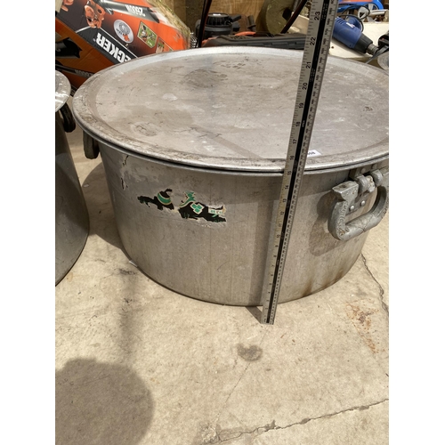 1808 - A VERY LARGE STAINLESS STEEL COOKING POT WITH LID