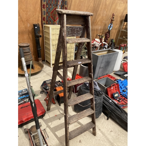 1833 - A VINTAGE FIVE RUNG WOODEN STEP LADDER