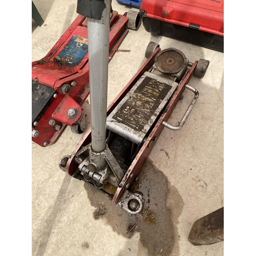 A HEAVY DUTY 2.5 TON TROLLEY JACK